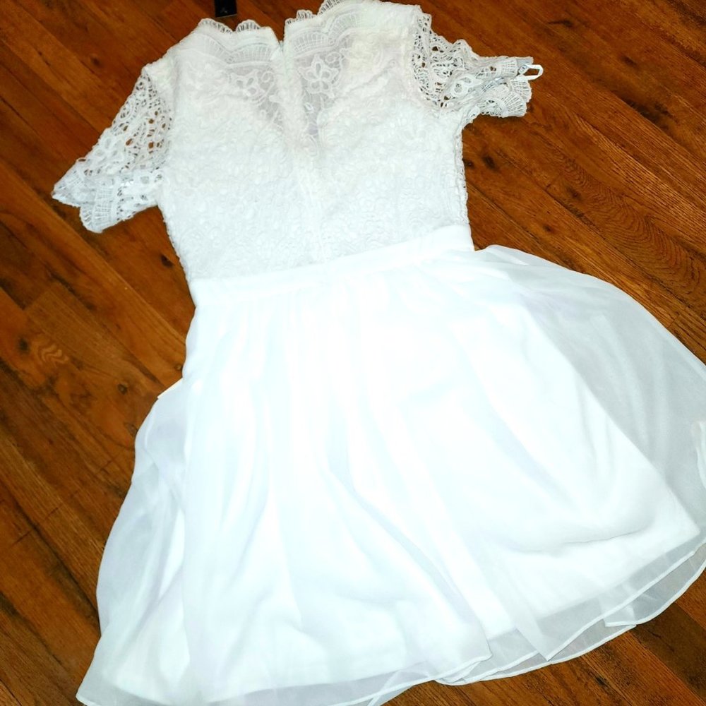 Lulus white lace dress Size "M"